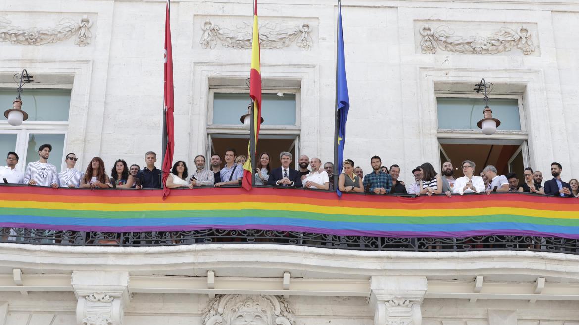 El presidente regional se reúne con representantes de asociaciones LGTBI en vísperas de Madrid Orgullo 2018º