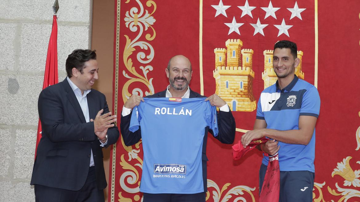 La Comunidad de Madrid homenajea al Fuenlabrada tras su ascenso a la Segunda División del fútbol español La Comunidad de Madrid homenajea al Fuenlabrada tras su ascenso a la Segunda División del fútbol español