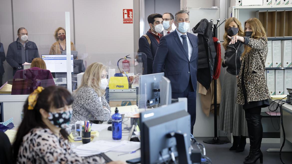 Enrique López se ha reunido con la magistrada delegada y con la fiscal delegada de Menores