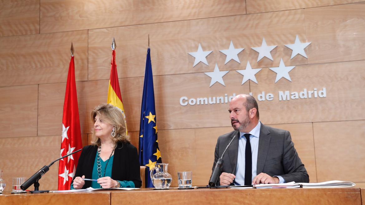 Pedro Rollán, vicepresidente, consejero de presidencia y portavoz del Gobierno, comparece en rueda de prensa, junto a la consejera de Economía, Emple
