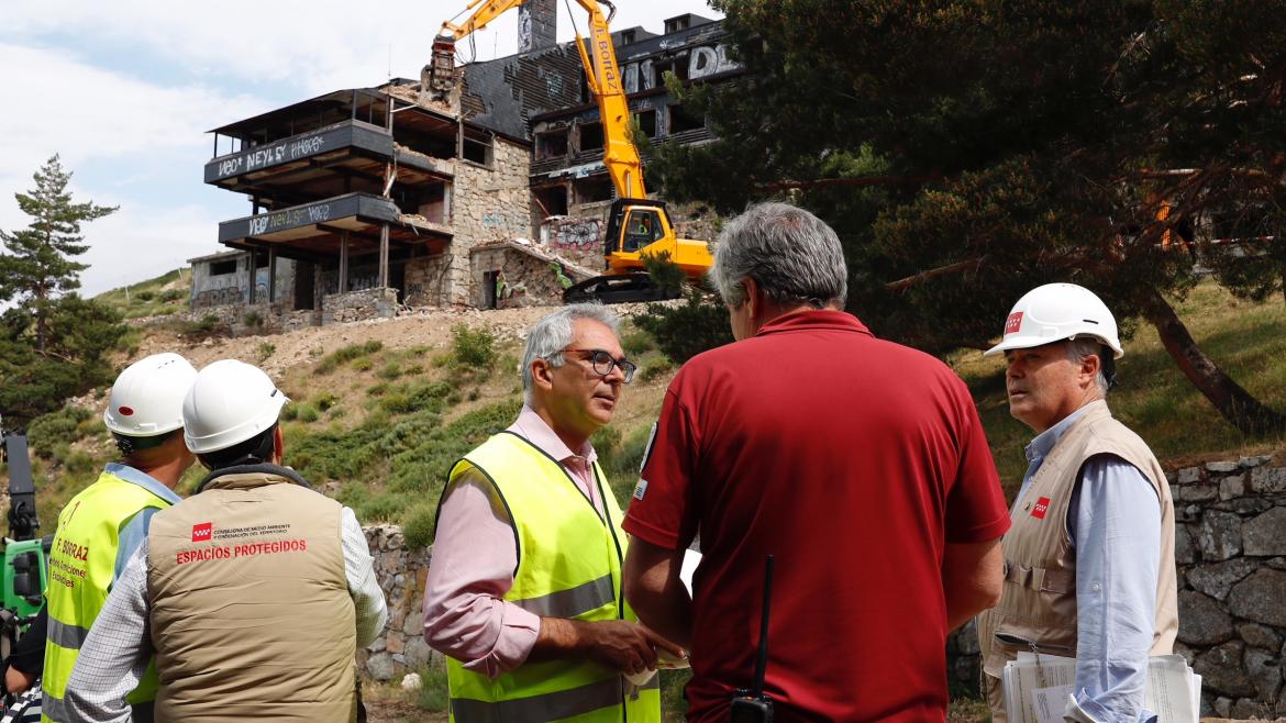 Carlos Izquierdo visitando las obras de demolición Carlos Izquierdo visitando hoy las obras de demolición
