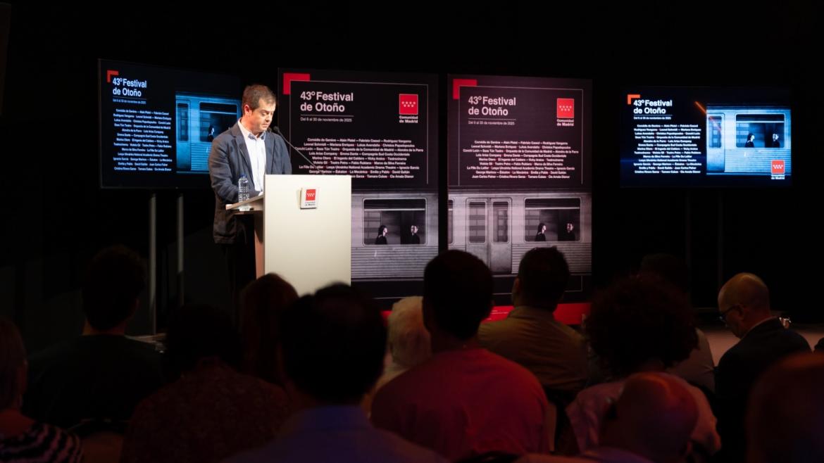El viceconsejero Luis Martín durante la presentación de la 43 edición del Festival de Otoño