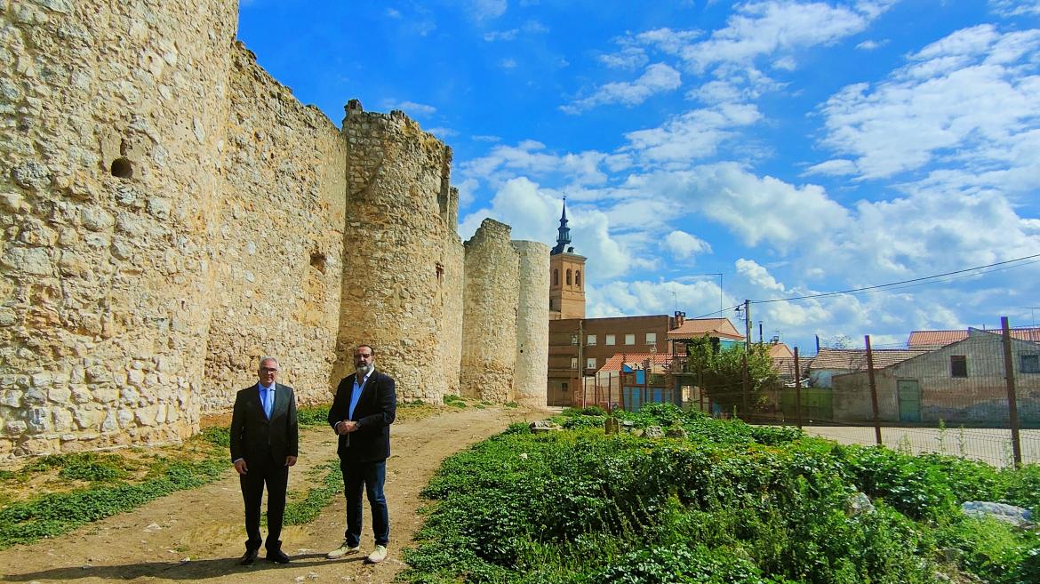 El consejero junto al alcalde del municipio