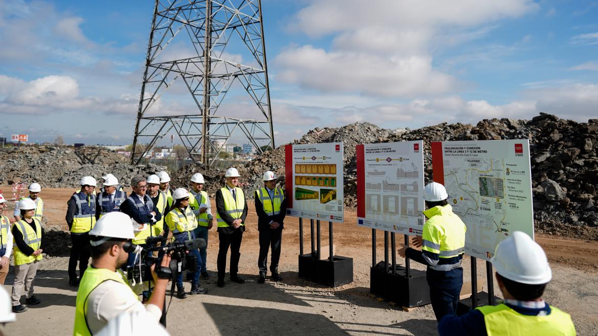 David Pérez durante su visita a las obras de ampliación de la línea 3 de Metro