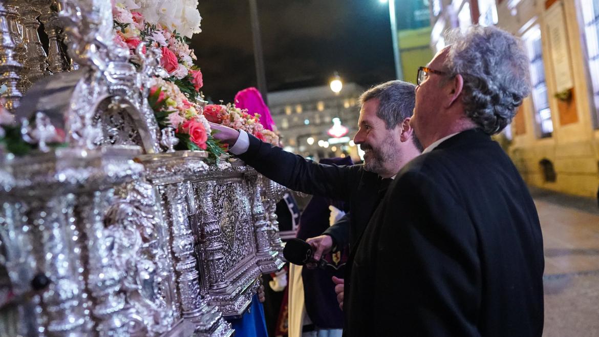 Imagen del artículo La Comunidad de Madrid recibe a las procesiones del Cristo de las tres Caídas y los Gitanos a su paso por la Puerta del Sol
