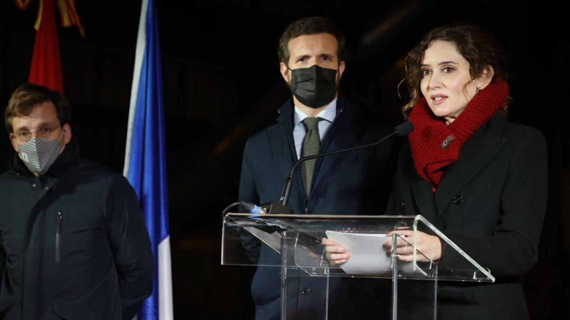 La presidenta interviniendo en el micrófono