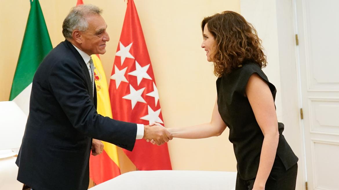 Imagen del artículo Díaz Ayuso se reúne con el embajador de Italia en España para reforzar la colaboración en materia económica y cultural con el país mediterráneo