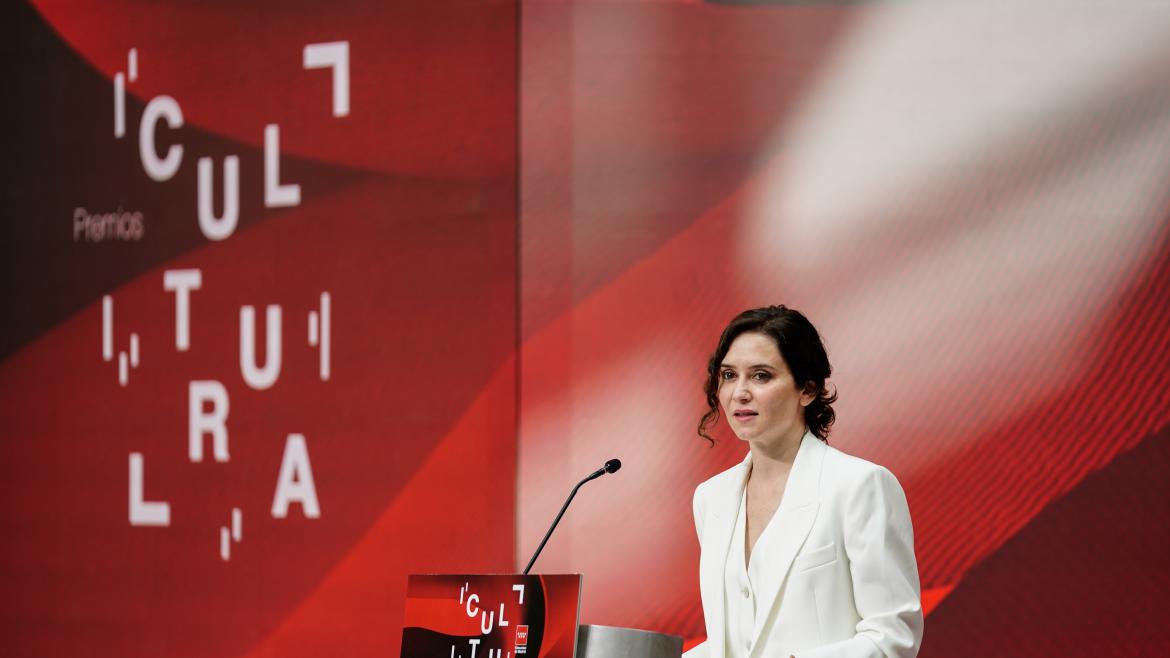 La presidenta interviniendo en el atril