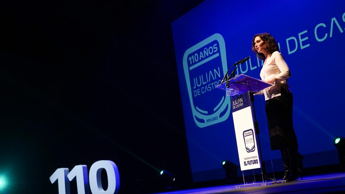 La presidenta interviniendo en el atril