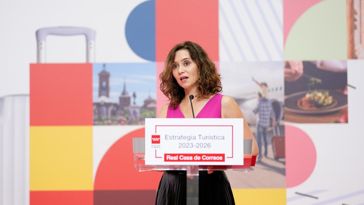 La presidenta interviniendo en el atril
