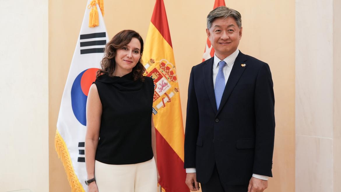 La presidenta Isabel Díaz Ayuso durante la recepción del nuevo embajador de la República de Corea en España