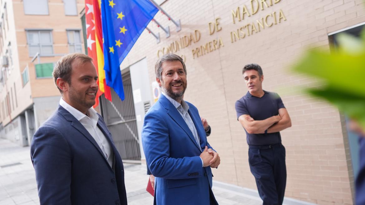 El consejero Miguel Ángel García Martín durante su visita al juzgado de primera instancia e instrucción en Arganda del Rey