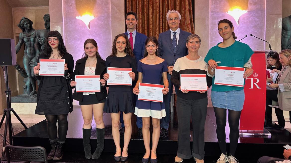 El consejero Emilio Viciana durante la entrega de los diplomas a los centros escolares ganadores del concurso didáctico EsÓpera