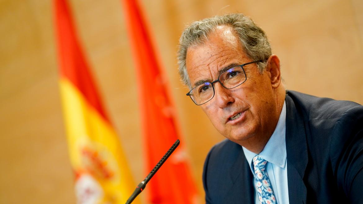 Enrique Ossorio durante la presentación del plan de medidas de seguridad para el próximo curso escolar 