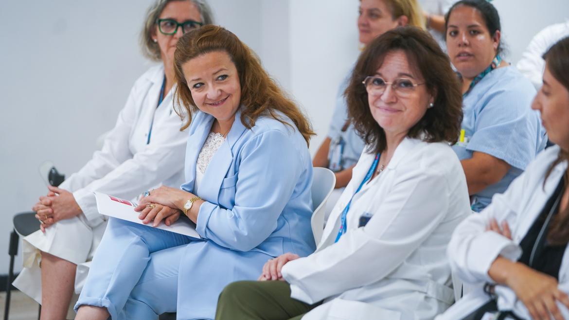 La consejera asistiendo al acto realizado 