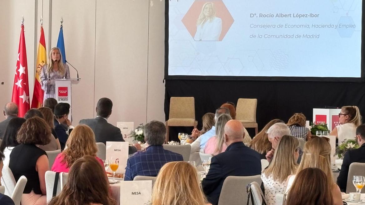 Albert inaugura una jornada informativa para empresas sobre acreditación de competencias profesionales La consejera Rocío Albert en una jornada informativa para empresas sobre acreditación de competencias profesionales
