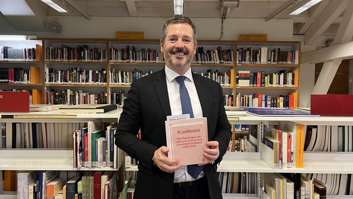 El consejero Mariano de Paco Serrano durante la presentación del Plan estratégico del Libro y la Lectura 2025-2028 