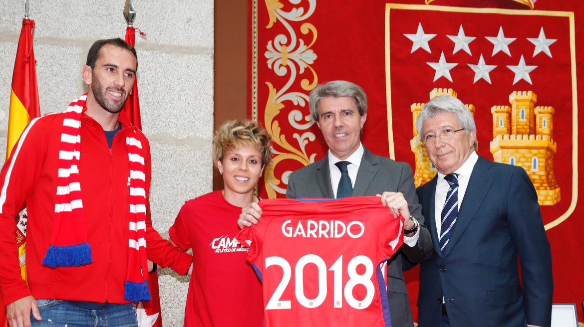 Garrido felicita a un Atlético de Madrid campeón, tras proclamarse ganador de la Europa League y de la Liga Femenina