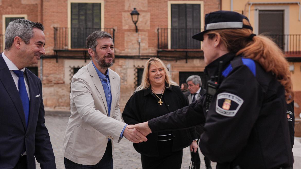 Miguel Ángel García Martín en un momento de su visita a varias actuaciones a cargo del PIR en Torrelaguna