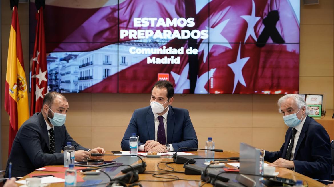 Ignacio Aguado durante la reunión con las principales asociaciones del sector del comercio