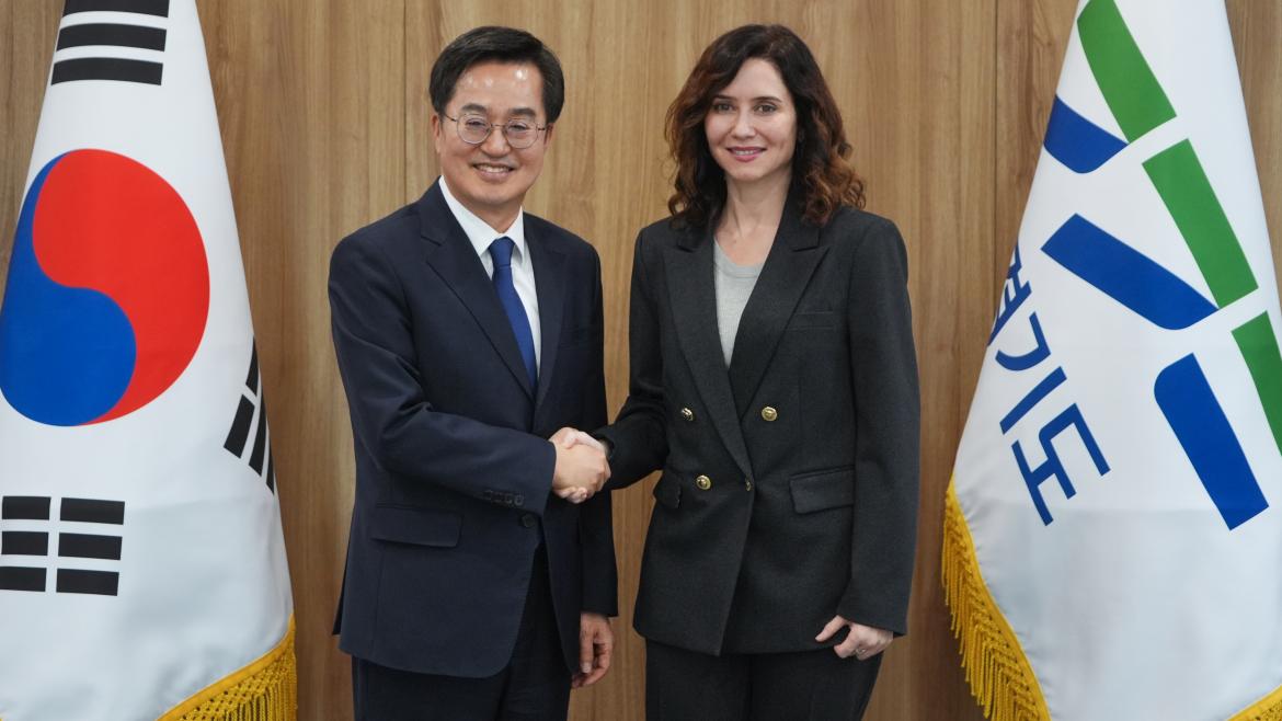 La presidenta Isabel Díaz Ayuso durante su reunión con el gobernador de Gyeonggi 