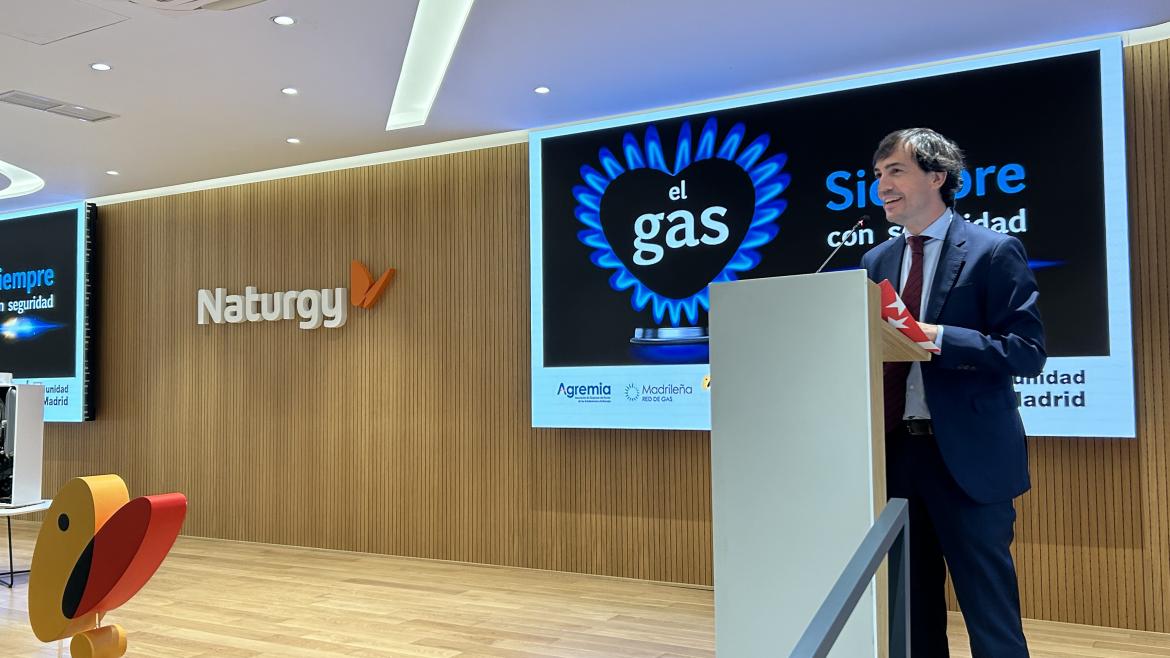 El viceconsejero Rafael García durante la presentación de una campaña informativa con recomendaciones para el uso de las calderas de gas