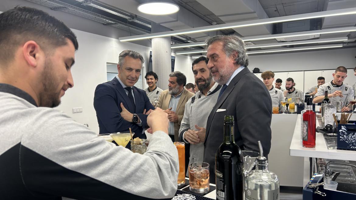 El consejero Carlos Novillo durante la firma de un protocolo de colaboración con la Cámara Oficial de Comercio, Industria y Servicios de Madrid