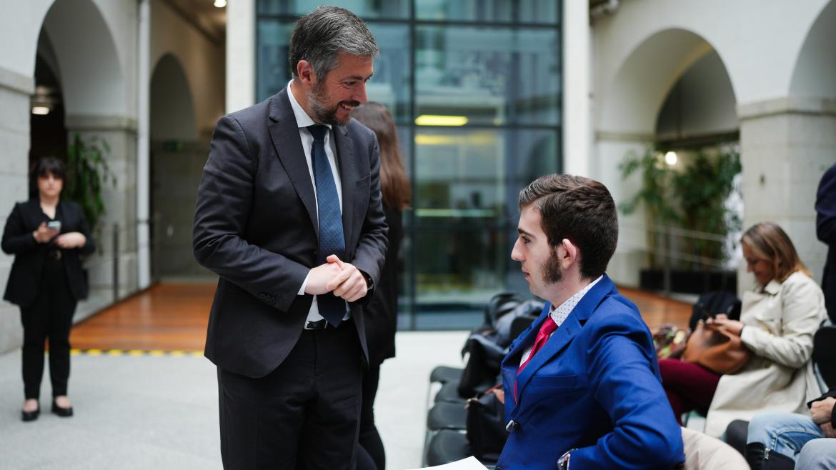 El consejero Miguel Ángel García Martín durante la presentación de una iniciativa audiovisual para personas con TEA en los juzgados