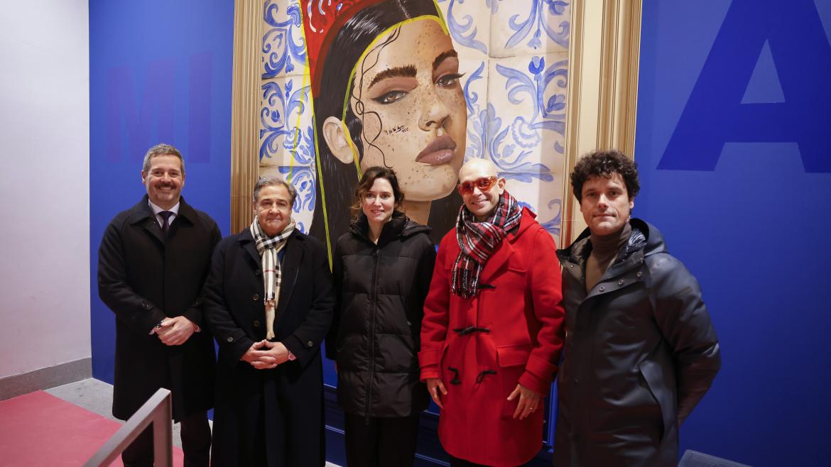 La presidenta Isabel Díaz Ayuso durante su visita a la I edición de la Feria Internacional de Diseño de Interiores 