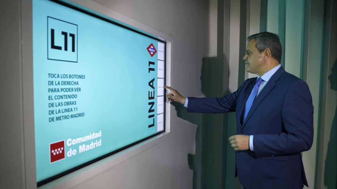 El consejero Jorge Rodrigo en la estación de Metro de Atocha