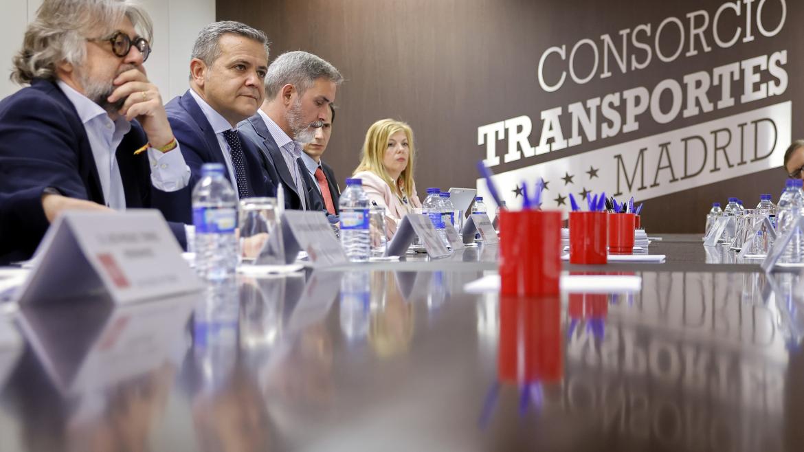 El consejero Jorge Rodrigo durante el Consejo de Administración del Consorcio Regional de Transportes