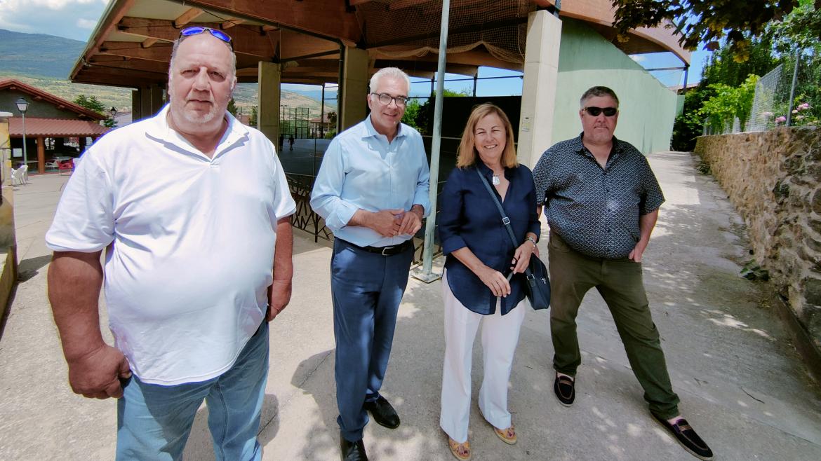 Carlos Izquierdo en un momento de su visita a Canencia