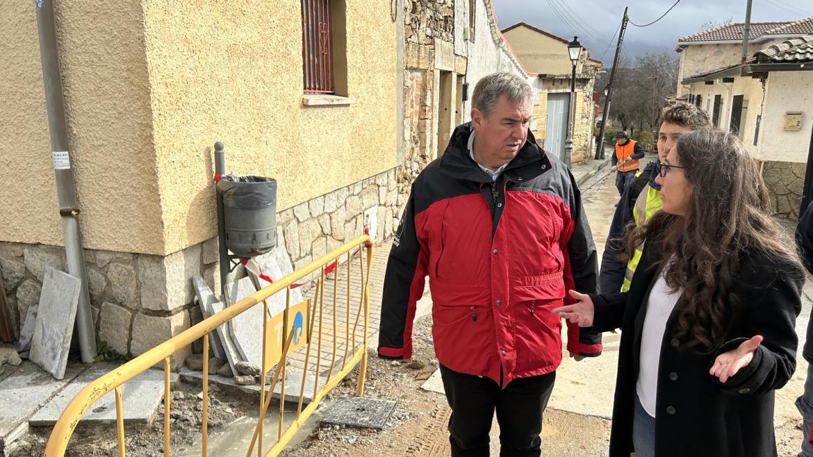 Imagen del artículo La Comunidad de Madrid soterra la red de baja tensión y telefonía del casco urbano de Redueña para embellecer el municipio