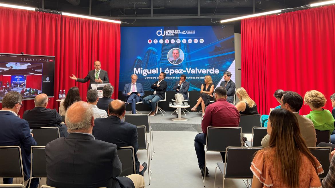 El consejero Miguel López-Valverde en la presentación de La Alianza para la Innovación Urbana
