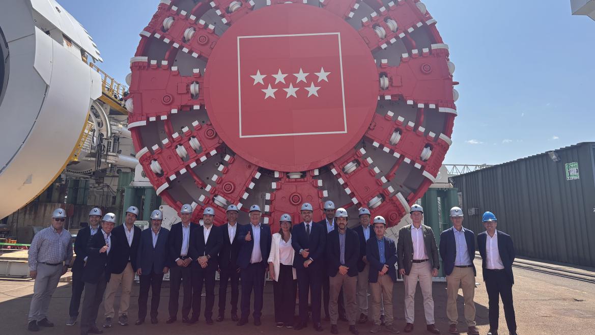 El consejero Jorge Rodrigo durante su visita en Alemania a la factoría de la empresa Herrenknecht AG
