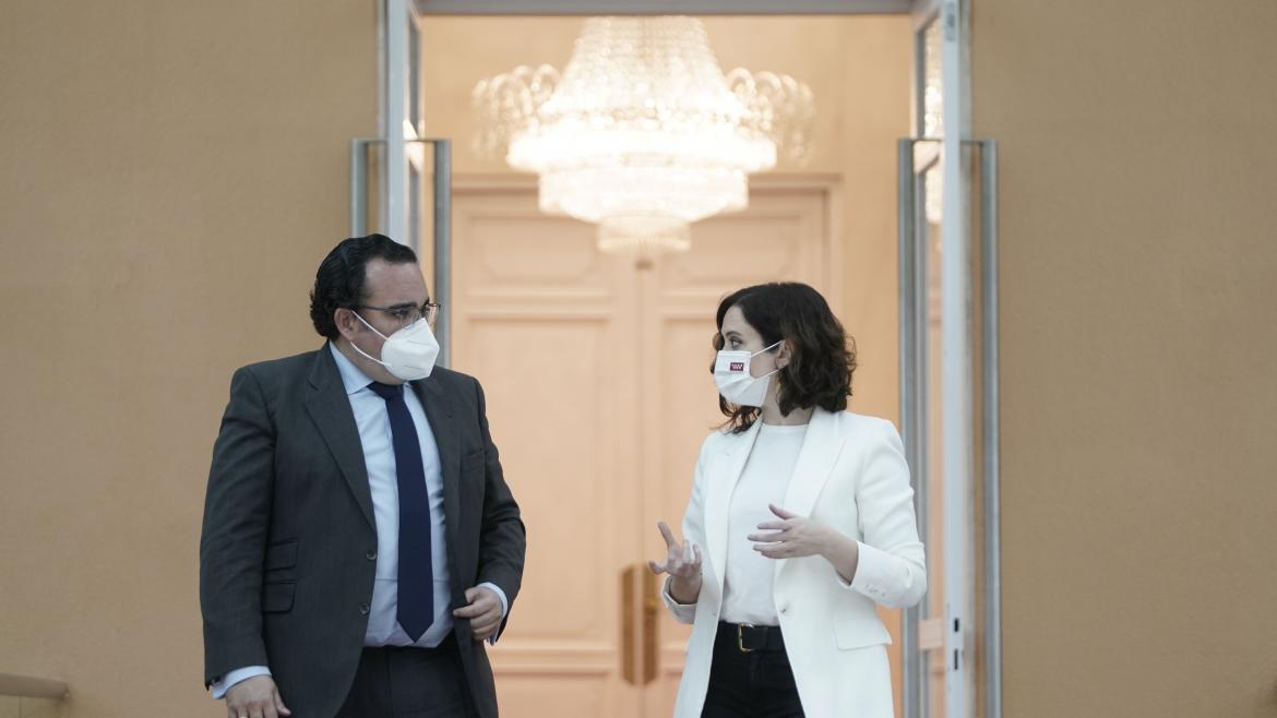 Foto pasarela de Sol presidenta y alcalde