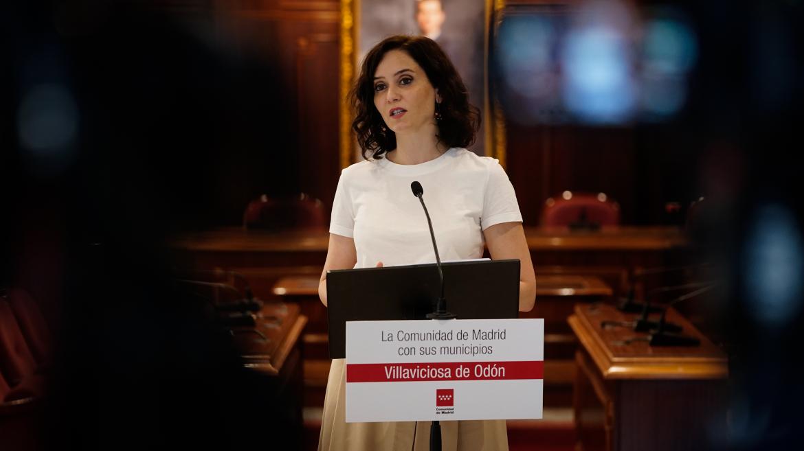 La presidenta en el atril interviniendo