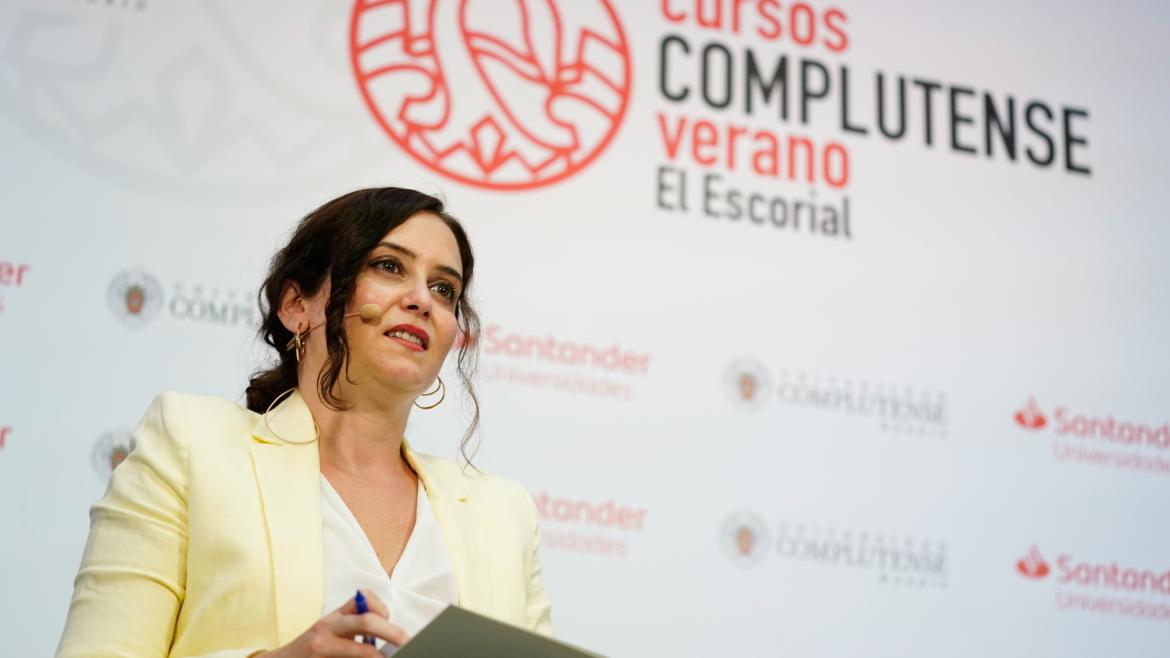 Isabel Díaz Ayuso en los cursos de verano de la Universidad Complutense