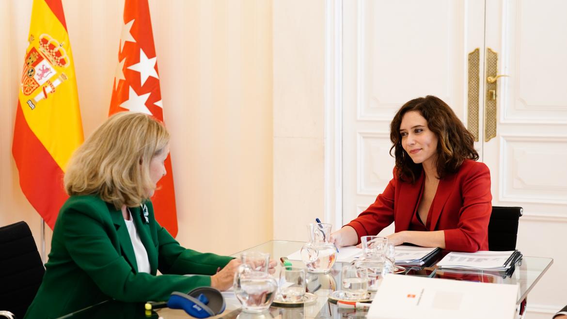 La presidenta, Isabel Díaz Ayuso, se reúne con la ministra, Nadia Calviño Reunion en mesa de trabajo