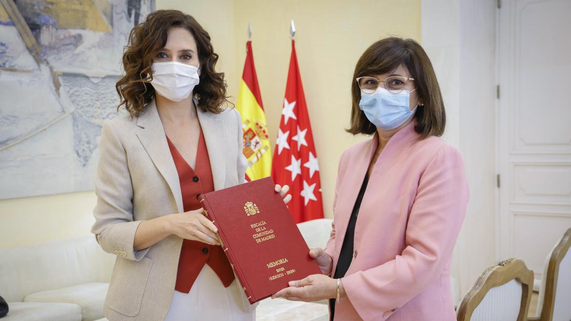 Isabel Díaz Ayuso durante su reunión con la fiscal superior de Madrid