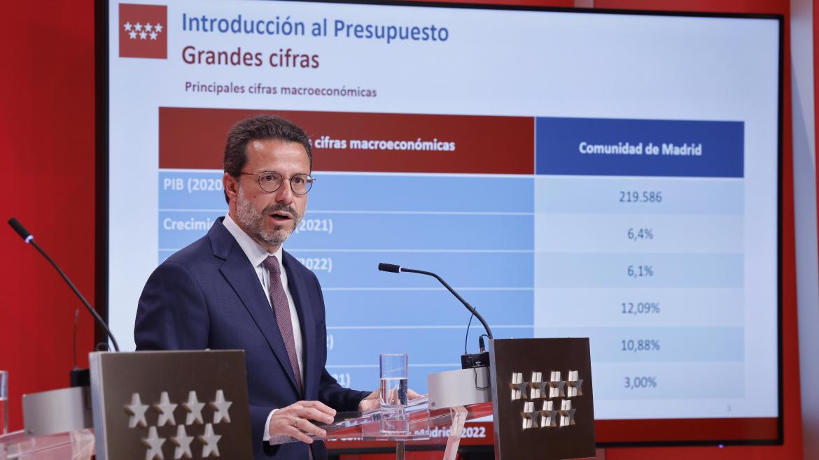 El consejero Javier Fernández-Lasquetty en el atril