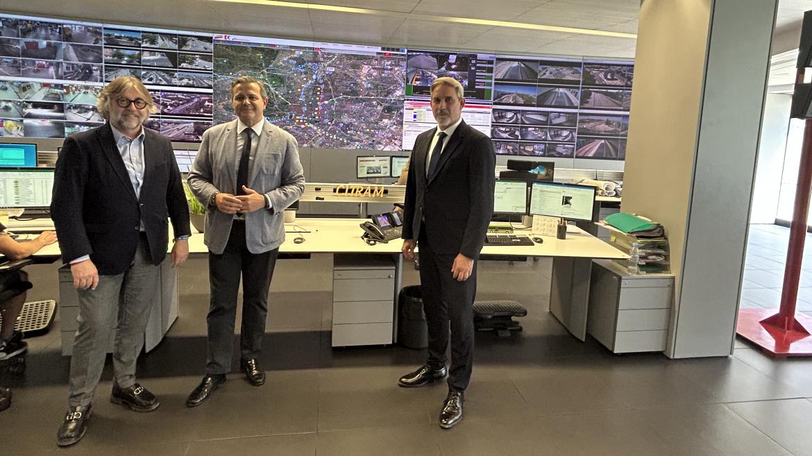El consejero en el cuadro de mando del centro