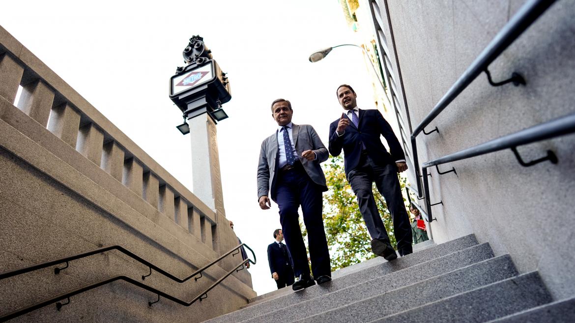 El consejero recorriendo las instalaciones de la estación