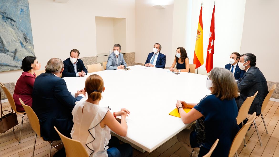 La Comunidad de Madrid se suma al proyecto Por Madrid 2020 que ayuda a la población más vulnerable en la crisis del COVID-19 Imagen de la reunión mantenida