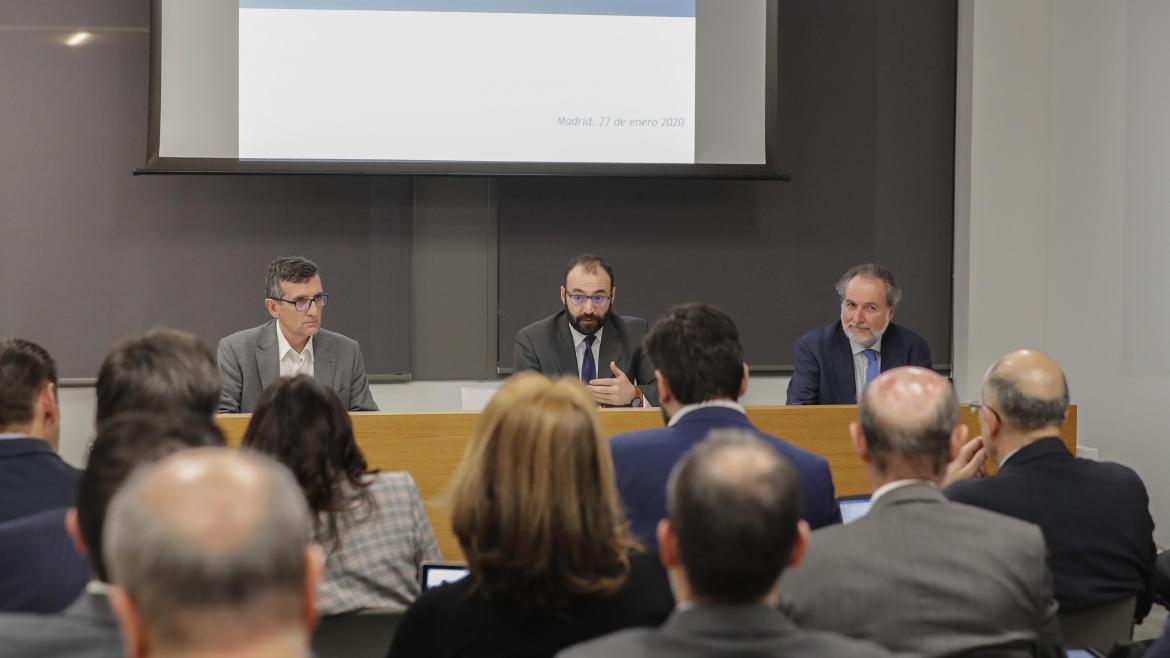 Manuel Giménez durante la primera Mesa del Autoconsumo Eléctrico
