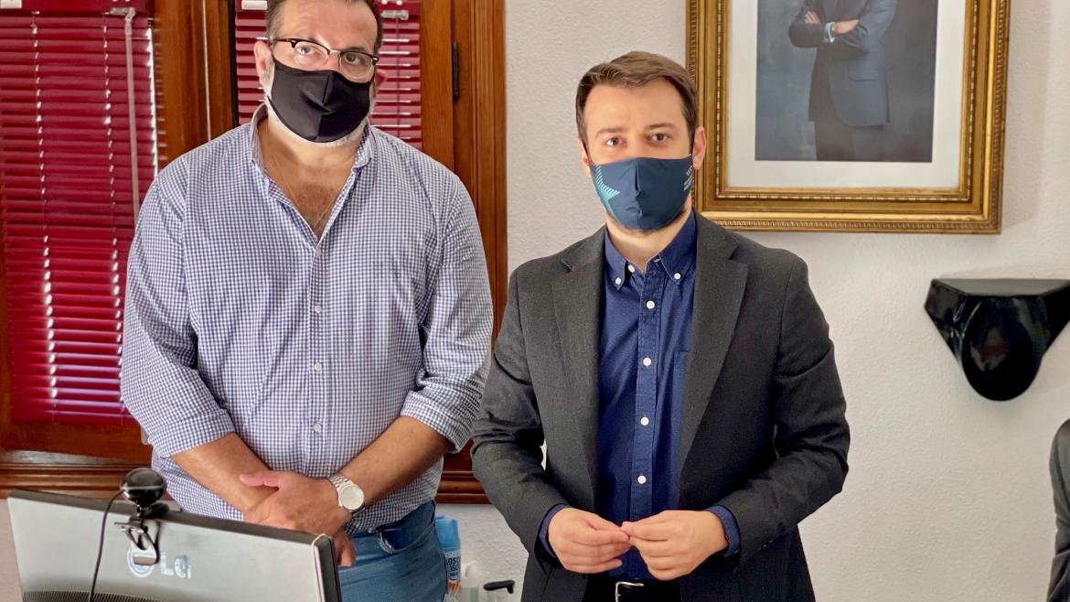 Nikolay Yordanov con el alcalde de Torrejón de Velasco