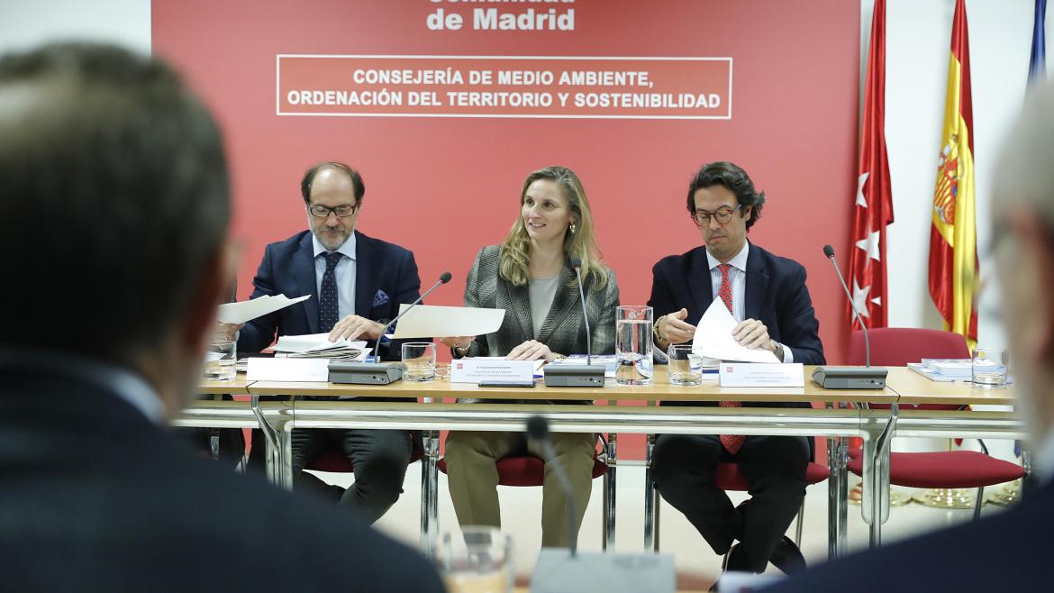Paloma Martín presidiendo la primera reunión del Comité científico-técnico de Sostenibilidad y Cambio Climático