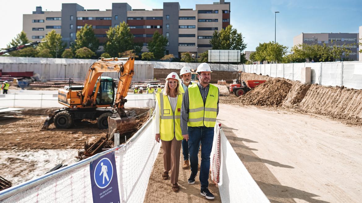 La consejera visitando las obras
