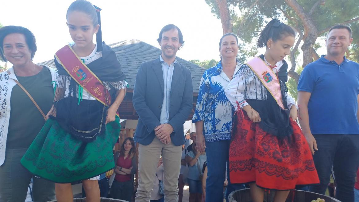 Rafael García durante su visita al Día de Mercado de la Cámara Agraria