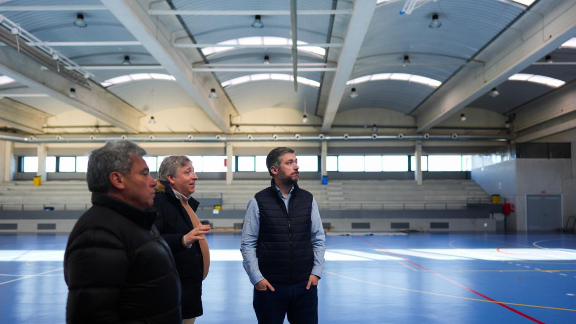 Miguel Ángel García Martín visita obras PIR Buitrago del Lozoya polideportivo